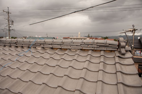松本震災の屋根被害２