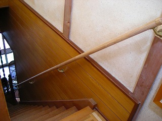 手摺取付け後の、階段