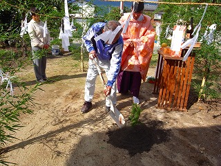 お施主様と、神主さん